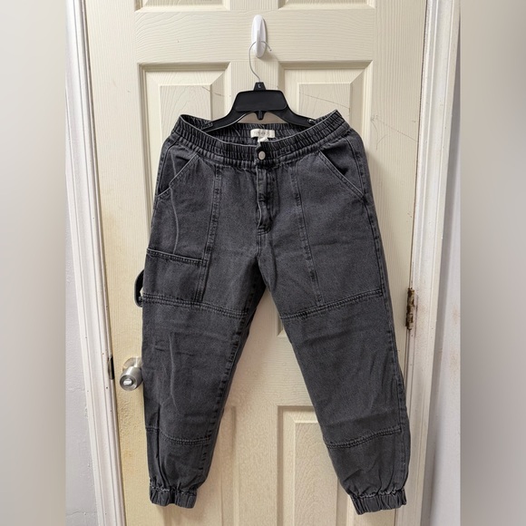 Forever 21 Pants - ❤️ Forever 21 Charcoal Gray Jogger Utility Pants